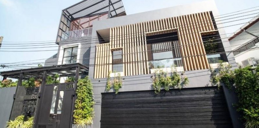 Chalet de 5 dormitorios en Phra Khanong, Bangkok, Tailandia № 134079