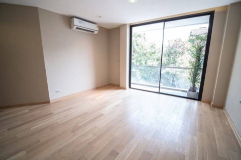 Chalet de 5 dormitorios en Phra Khanong, Bangkok, Tailandia № 134079 - foto 10