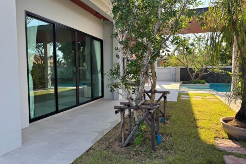 Casa de 3 dormitorios en Pattaya, Tailandia № 160961 - foto 24