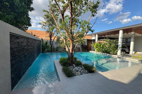 Casa de 3 dormitorios en Pattaya, Tailandia № 160961 - foto 4