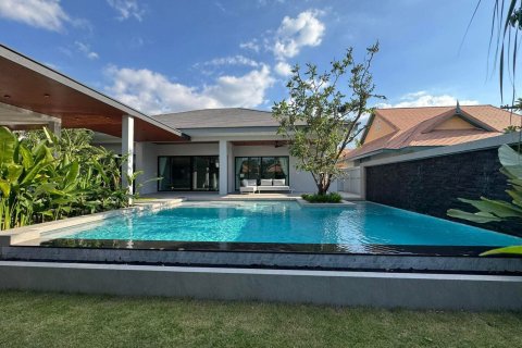 Casa de 3 dormitorios en Pattaya, Tailandia № 160961