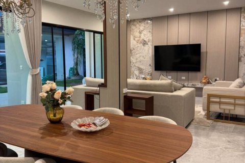 Casa de 3 dormitorios en Pattaya, Tailandia № 160961 - foto 11