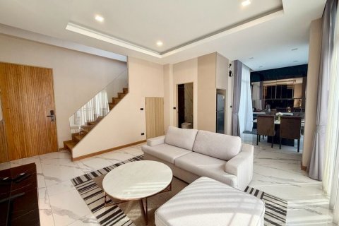 Casa de 3 dormitorios en Pattaya, Tailandia № 160965 - foto 4