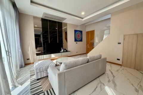 Casa de 3 dormitorios en Pattaya, Tailandia № 160965 - foto 5