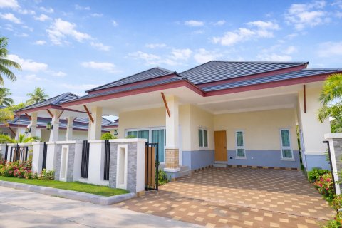 Вилла в Паттайе, Таиланд с 3 комнатами  № 203500