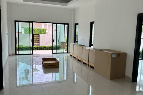 Chalet de 2 dormitorios en Pattaya, Tailandia № 203500 - foto 12