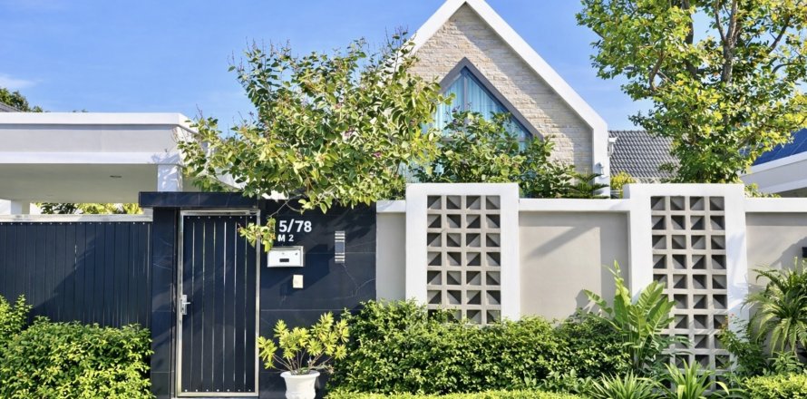 Chalet de 3 dormitorios en Pattaya, Tailandia № 203501