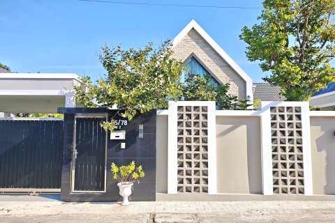 Chalet de 3 dormitorios en Pattaya, Tailandia № 203501 - foto 4