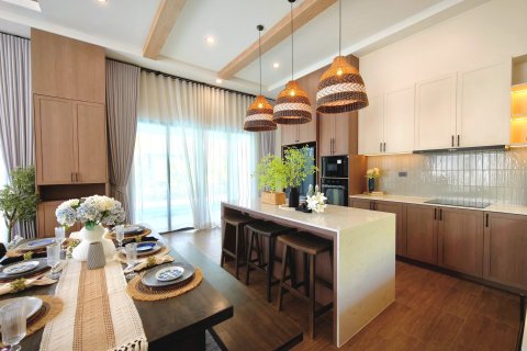 Chalet de 3 dormitorios en Pattaya, Tailandia № 203501 - foto 12