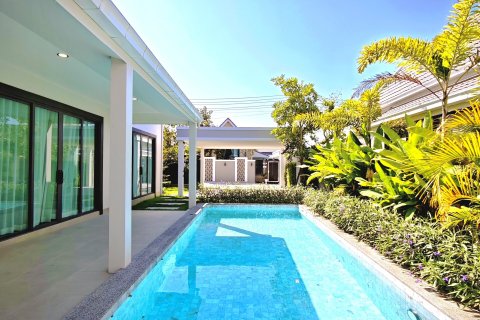 Chalet de 3 dormitorios en Pattaya, Tailandia № 203501 - foto 5