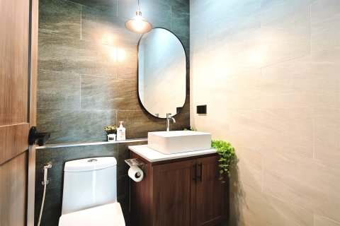 Chalet de 3 dormitorios en Pattaya, Tailandia № 203501 - foto 18