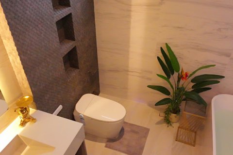 Chalet de 4 dormitorios en Pattaya, Tailandia № 203502 - foto 14