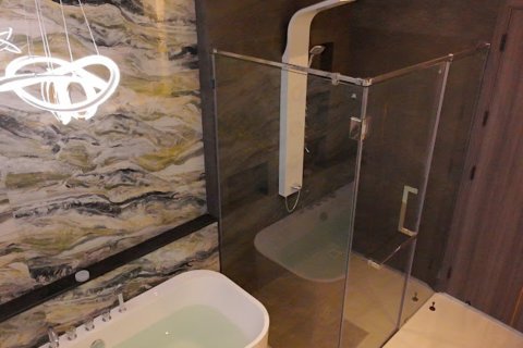 Chalet de 4 dormitorios en Pattaya, Tailandia № 203502 - foto 10