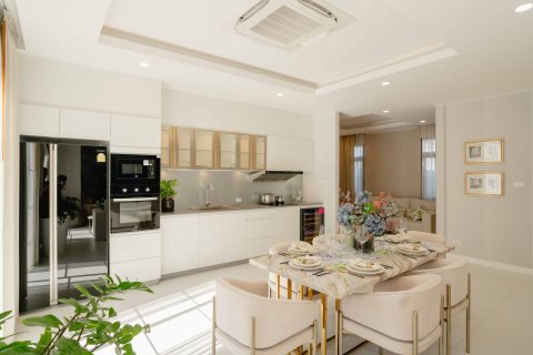 Chalet de 4 dormitorios en Pattaya, Tailandia № 203503 - foto 10