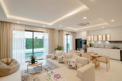Chalet de 4 dormitorios en Pattaya, Tailandia № 203503 - foto 8