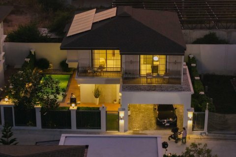 Chalet de 4 dormitorios en Pattaya, Tailandia № 203503 - foto 5