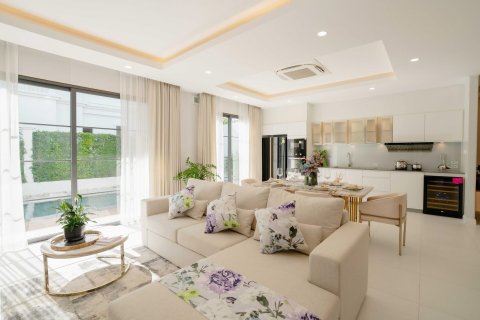 Chalet de 4 dormitorios en Pattaya, Tailandia № 203503 - foto 9