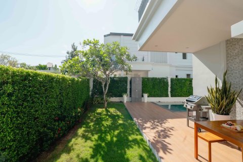 Chalet de 4 dormitorios en Pattaya, Tailandia № 203503 - foto 4
