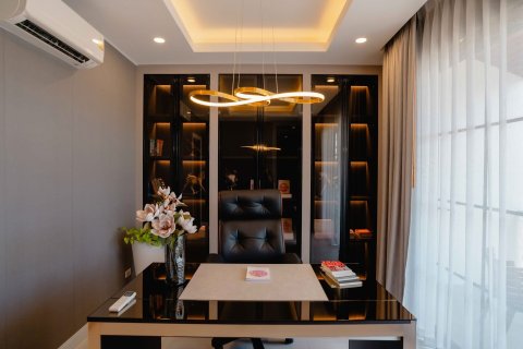 Chalet de 4 dormitorios en Pattaya, Tailandia № 203503 - foto 18