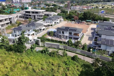Chalet de 4 dormitorios en Pattaya, Tailandia № 203503 - foto 6