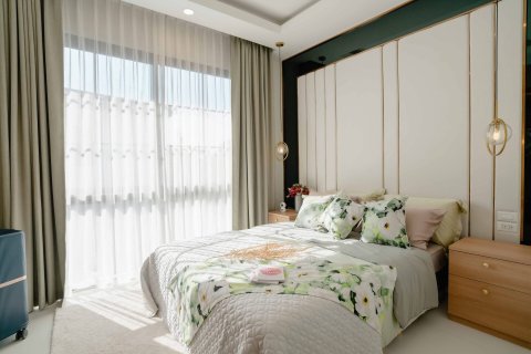 Chalet de 4 dormitorios en Pattaya, Tailandia № 203503 - foto 19