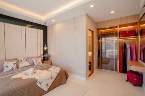 Chalet de 4 dormitorios en Pattaya, Tailandia № 203503 - foto 13