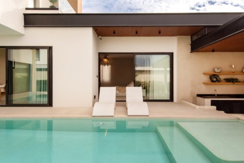 Chalet de 4 dormitorios en Pattaya, Tailandia № 203504 - foto 20