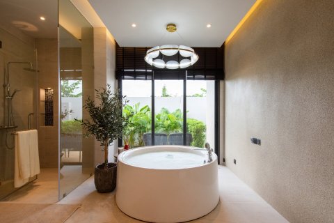Chalet de 4 dormitorios en Pattaya, Tailandia № 203504 - foto 14