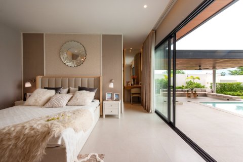 Chalet de 4 dormitorios en Pattaya, Tailandia № 203504 - foto 15
