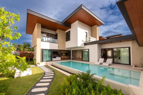 Chalet de 4 dormitorios en Pattaya, Tailandia № 203504 - foto 5