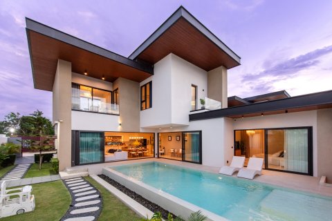 Chalet de 4 dormitorios en Pattaya, Tailandia № 203504 - foto 3