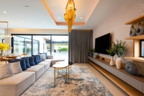 Chalet de 4 dormitorios en Pattaya, Tailandia № 203504 - foto 10