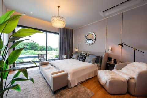 Chalet de 4 dormitorios en Pattaya, Tailandia № 203504 - foto 17