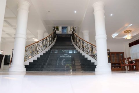 Chalet de 6 dormitorios en Pattaya, Tailandia № 133945 - foto 7