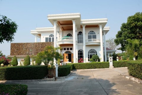 Chalet de 6 dormitorios en Pattaya, Tailandia № 133945 - foto 20
