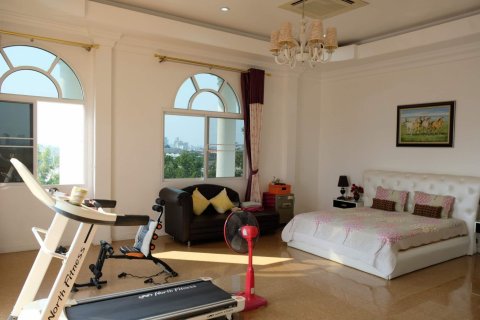 Chalet de 6 dormitorios en Pattaya, Tailandia № 133945 - foto 9