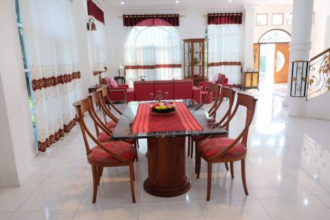 Chalet de 6 dormitorios en Pattaya, Tailandia № 133945 - foto 4