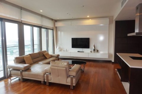 Condominio de 2 dormitorios en Pathum Wan, Bangkok, Tailandia № 133947 - foto 2