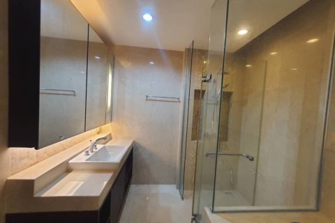 Condominio de 2 dormitorios en Pathum Wan, Bangkok, Tailandia № 133947 - foto 6