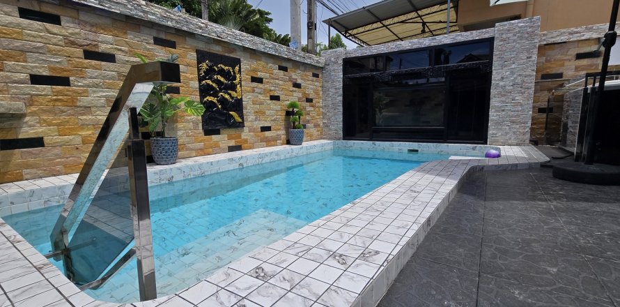 Casa de 3 dormitorios en Pattaya, Tailandia № 192717