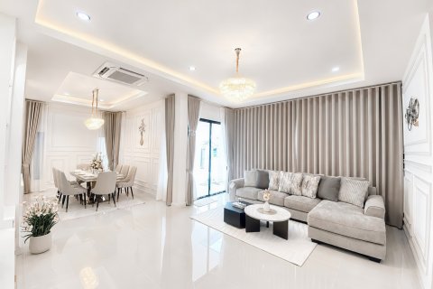 Casa de 3 dormitorios en Pattaya, Tailandia № 194725 - foto 4