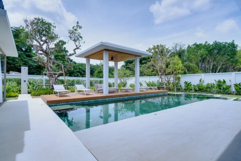 Chalet de 4 dormitorios en Pattaya, Tailandia № 194735 - foto 4