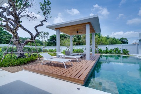 Chalet de 4 dormitorios en Pattaya, Tailandia № 194735 - foto 3
