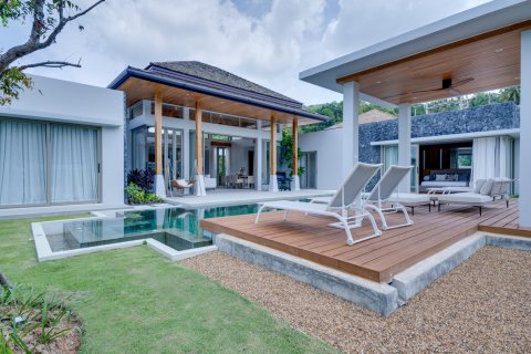 Chalet de 4 dormitorios en Pattaya, Tailandia № 194735 - foto 16