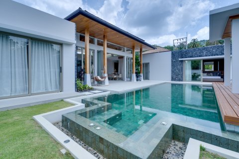 Chalet de 4 dormitorios en Pattaya, Tailandia № 194735