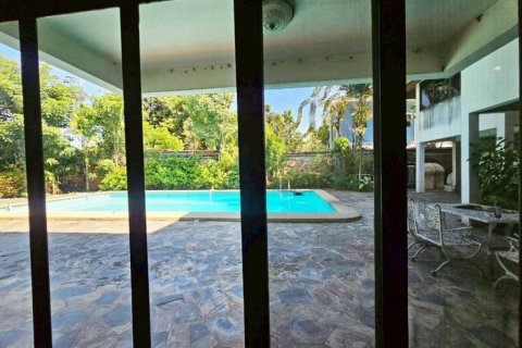 Casa de 5 dormitorios en Bang Kapi, Bangkok, Tailandia № 163748 - foto 5