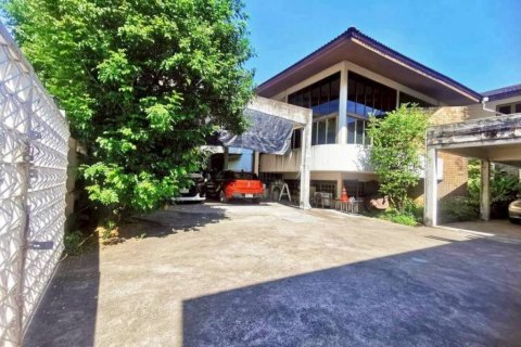 Casa de 5 dormitorios en Bang Kapi, Bangkok, Tailandia № 163748 - foto 3
