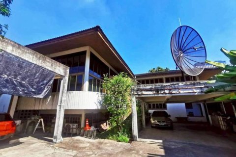 Casa de 5 dormitorios en Bang Kapi, Bangkok, Tailandia № 163748 - foto 2