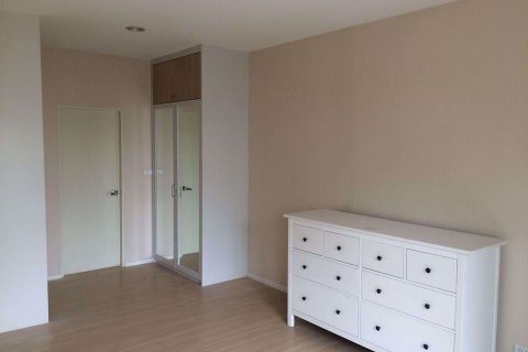 Casa de 3 dormitorios en Saphan Sung, Bangkok, Tailandia № 63626 - foto 4