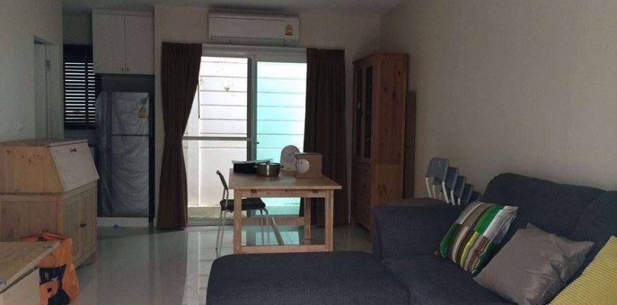 Casa de 3 dormitorios en Saphan Sung, Bangkok, Tailandia № 63626